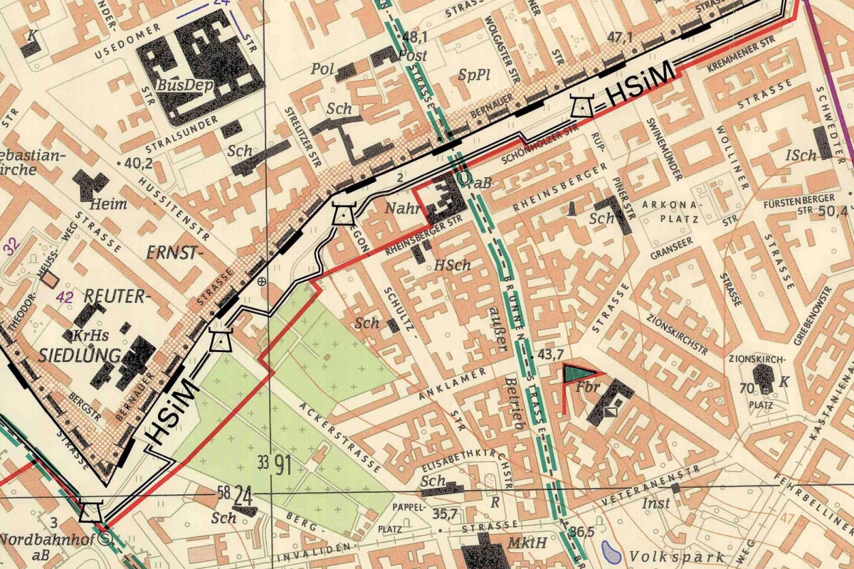 Ausschnitt aus einer Dienstkarte der Grenztruppen von 1986, zeigt den Grenzverlauf in der Bernauer Straße im Stand von 1981